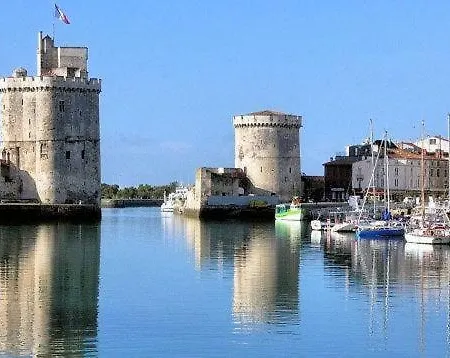 Casa de Férias Maison De Charme A La Rochelle Croix-Chapeau